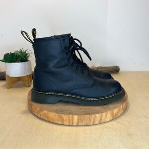 Dr. Martens | 1460 SOFTY T LEATHER LACE UP BOOTS in Black Size 6L 5M